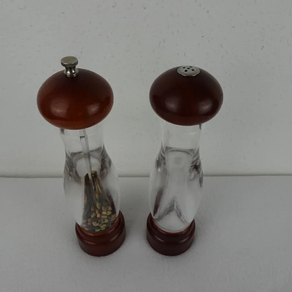 Vintage Clear Acrylic & Wood Pepper Mill And Salt Shaker Set 10